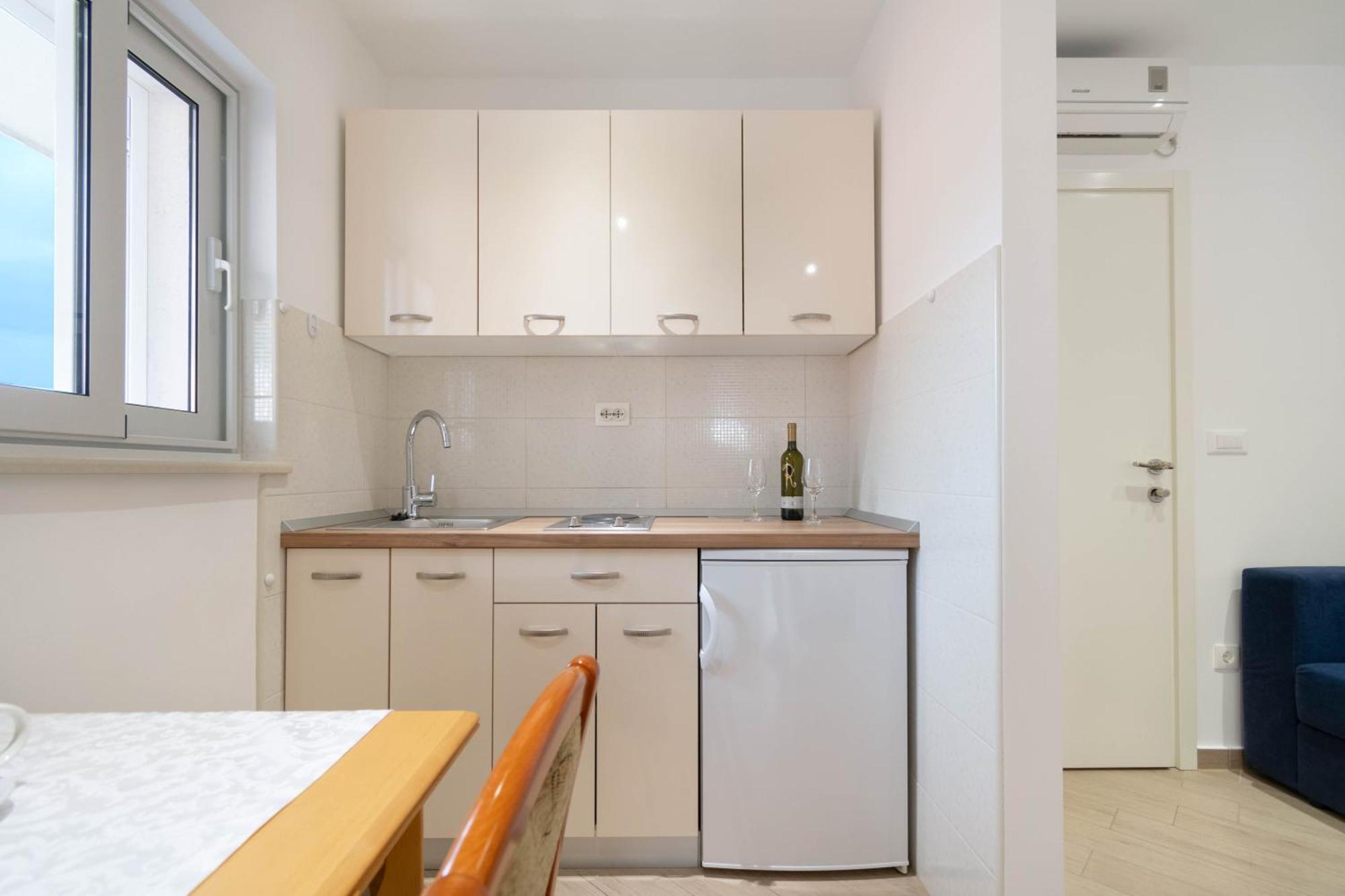 Studio Apartmani Dora Makarska Exterior photo