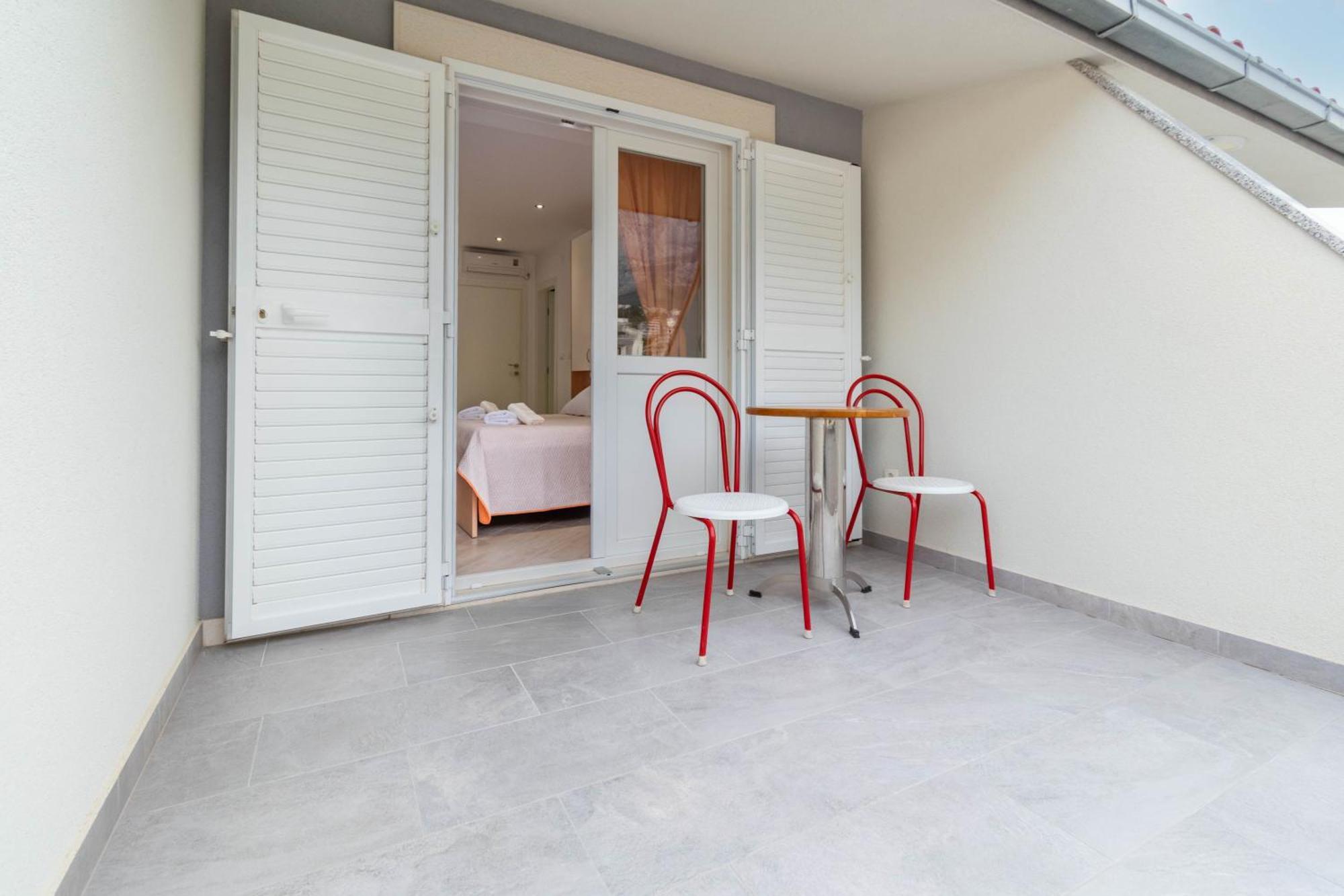 Studio Apartmani Dora Makarska Exterior photo